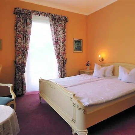 Yoga Jasmin Ehemals Eberhardt-burghardt 酒店